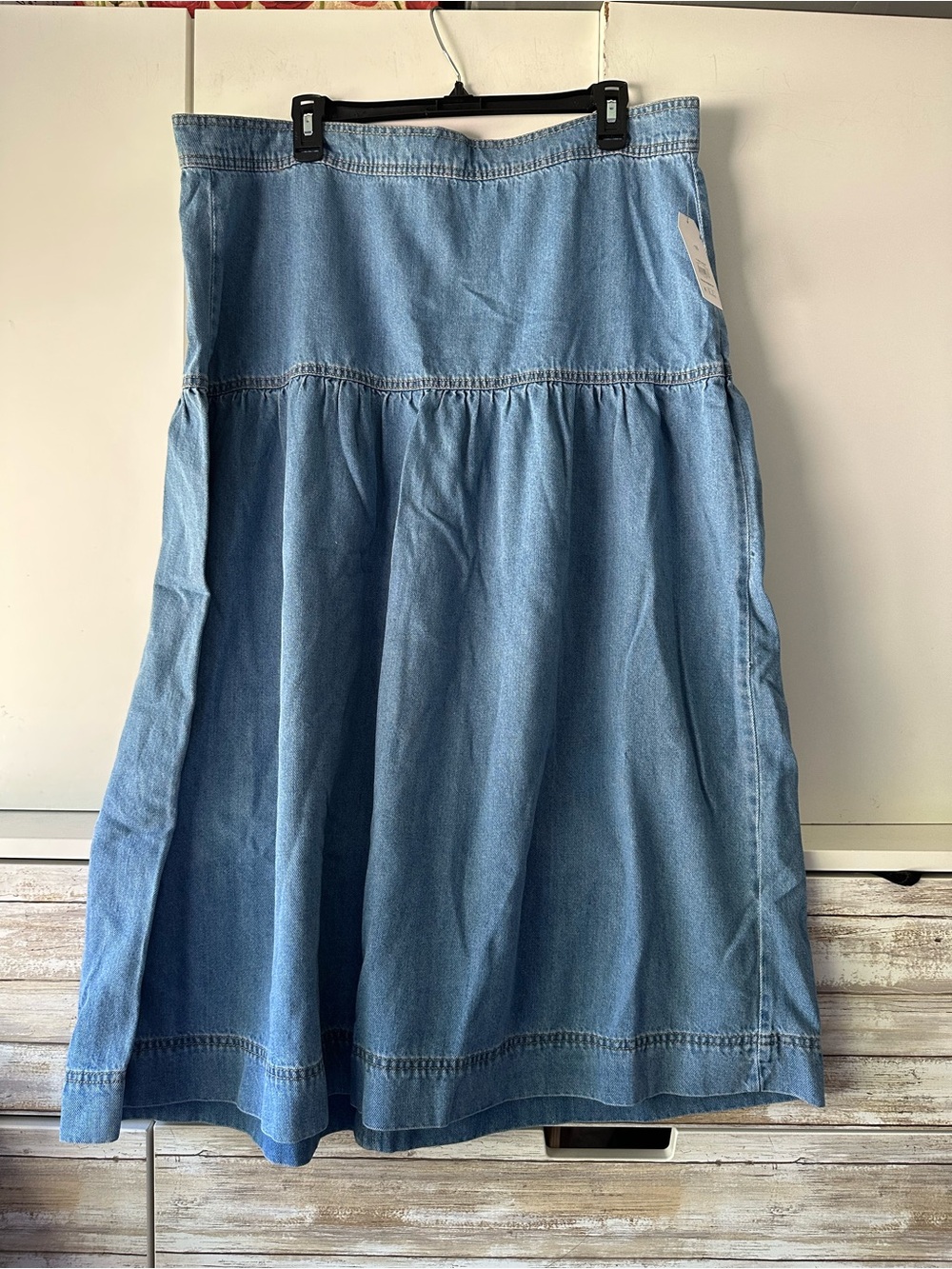 👖 Time and Tru Drapey Denim Midi Skirt Size 18 NWT Charlotte Wash